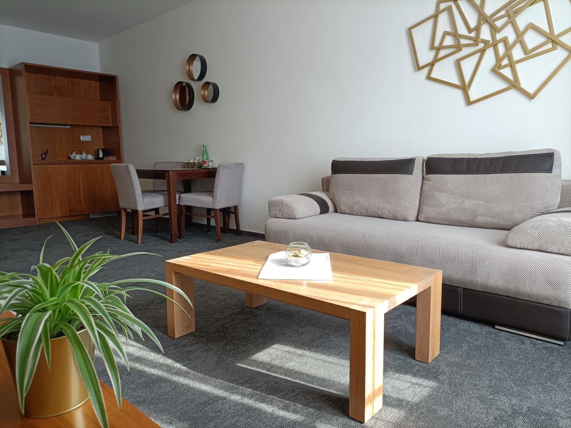 Hotel Eminent Stomfa Kültér fotó