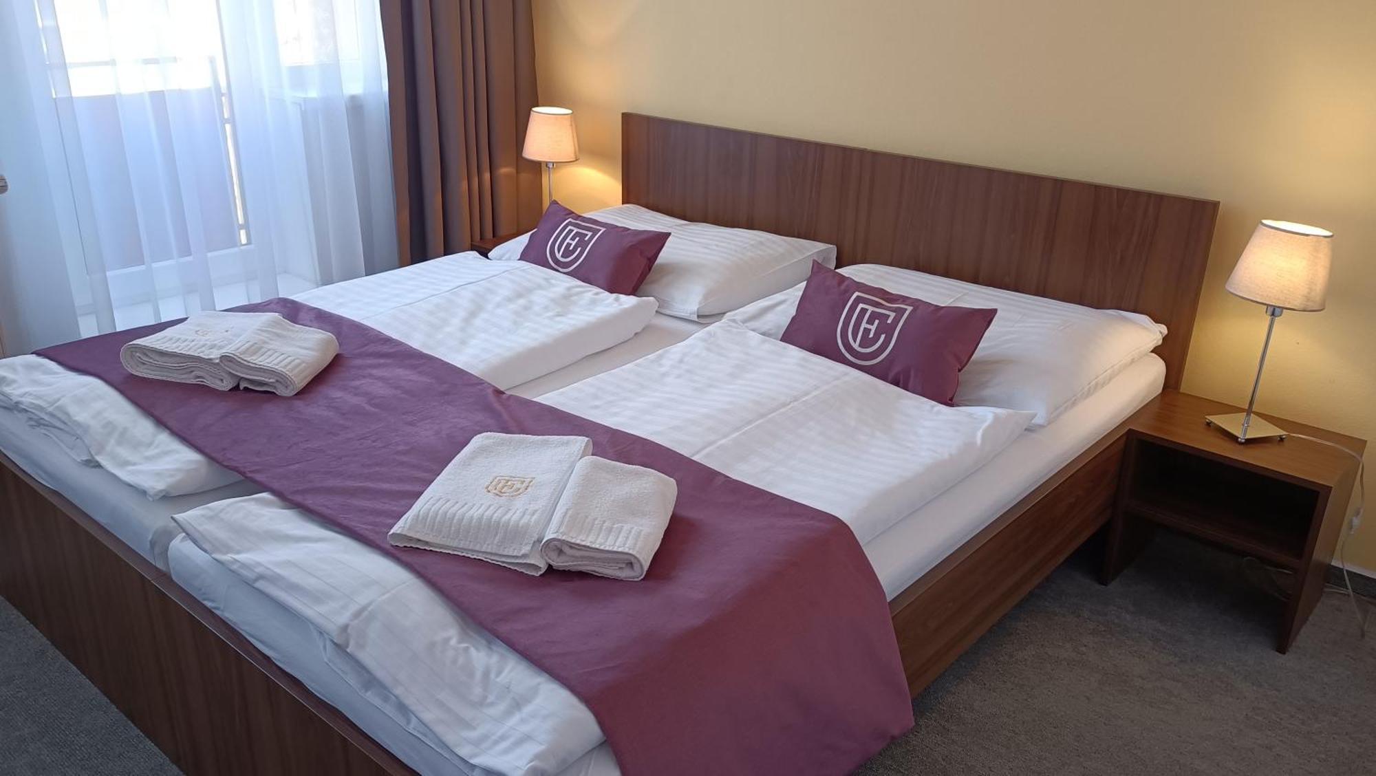 Hotel Eminent Stomfa Kültér fotó