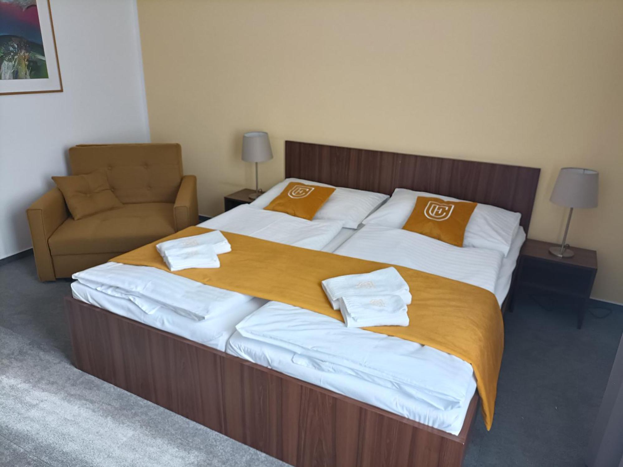 Hotel Eminent Stomfa Kültér fotó