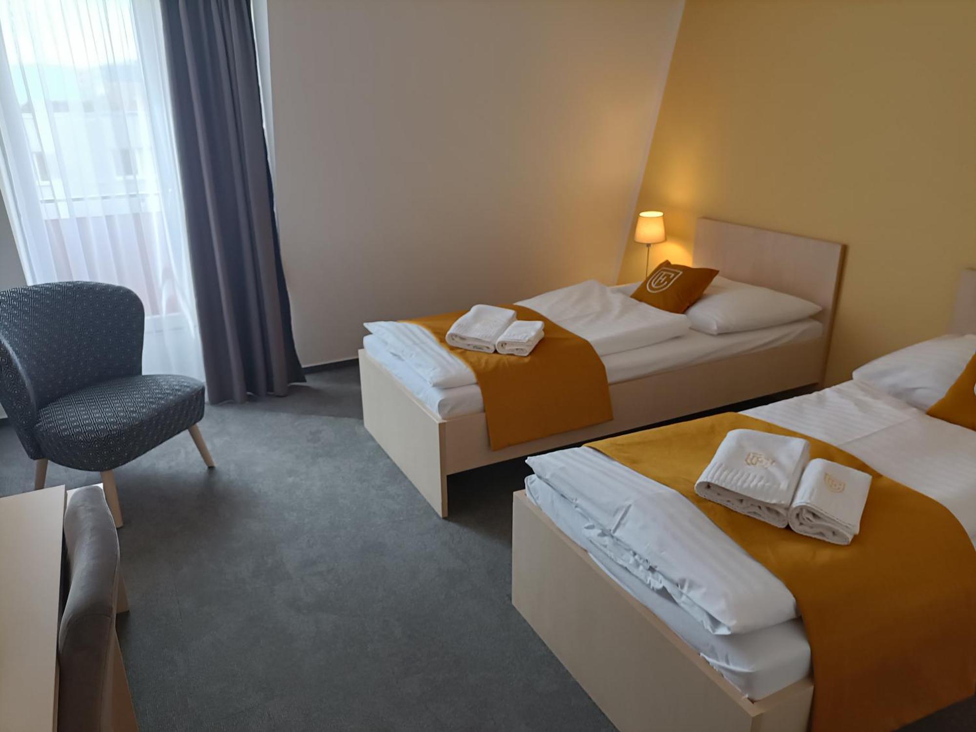 Hotel Eminent Stomfa Kültér fotó