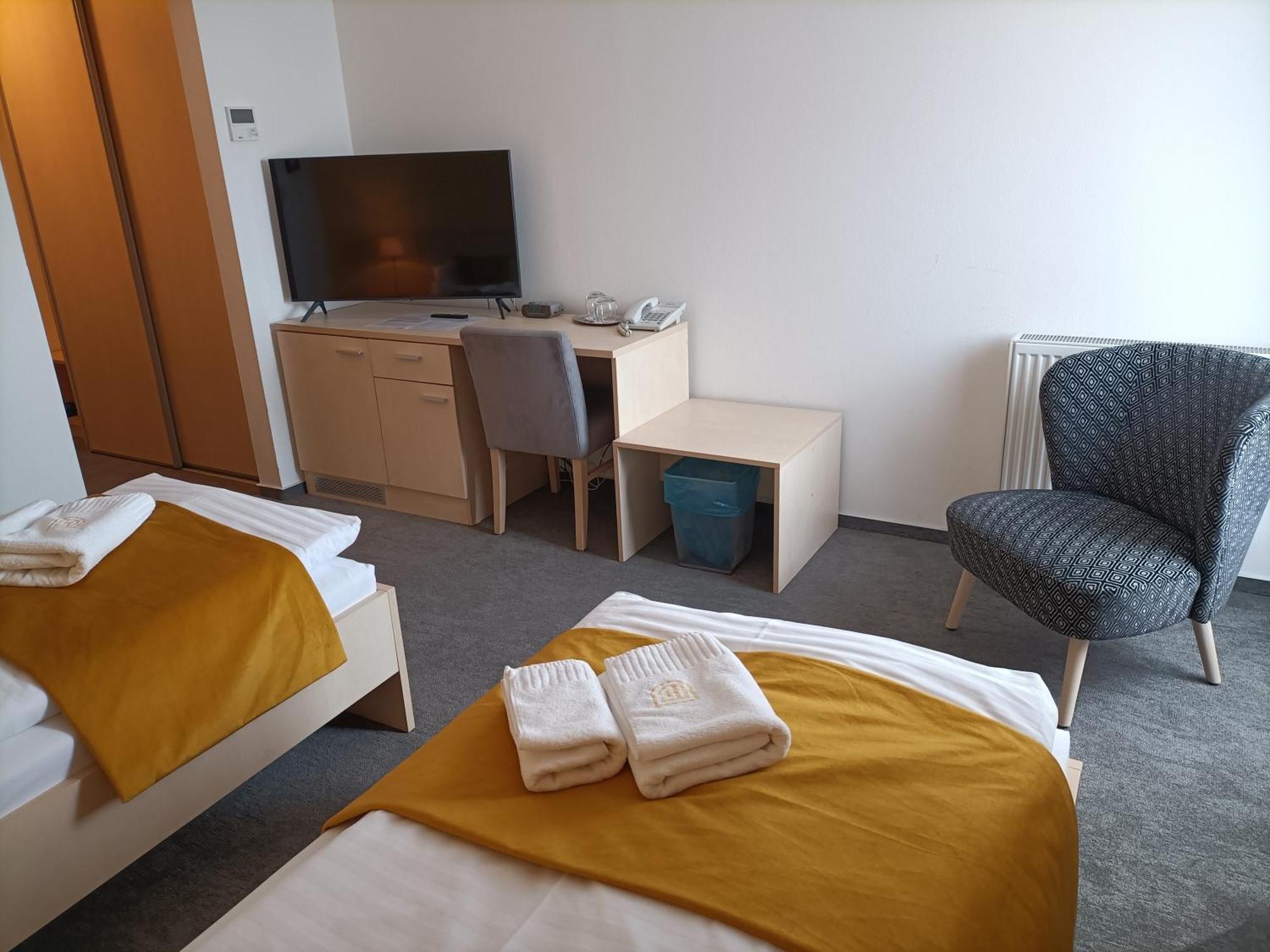 Hotel Eminent Stomfa Kültér fotó