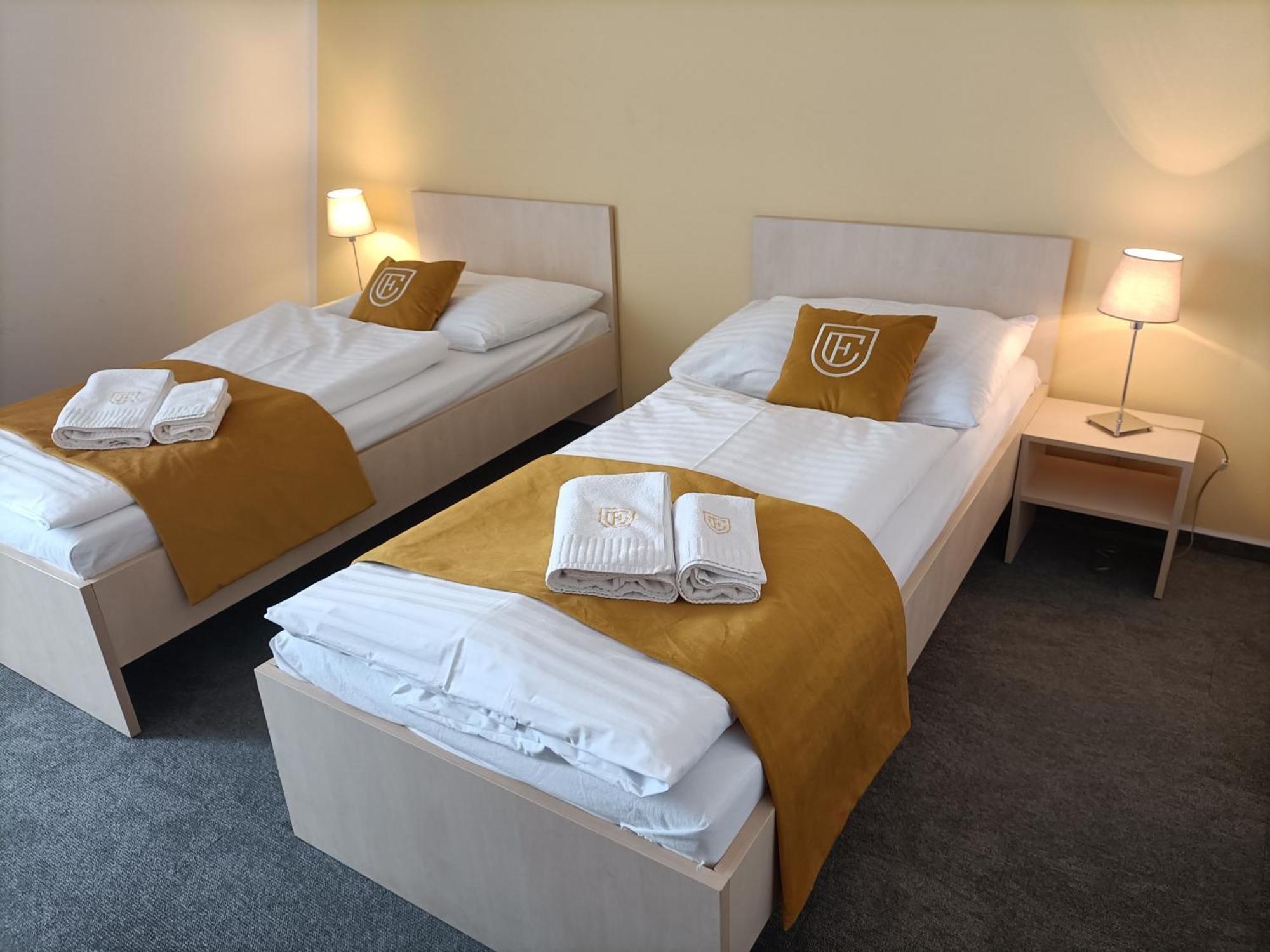 Hotel Eminent Stomfa Kültér fotó