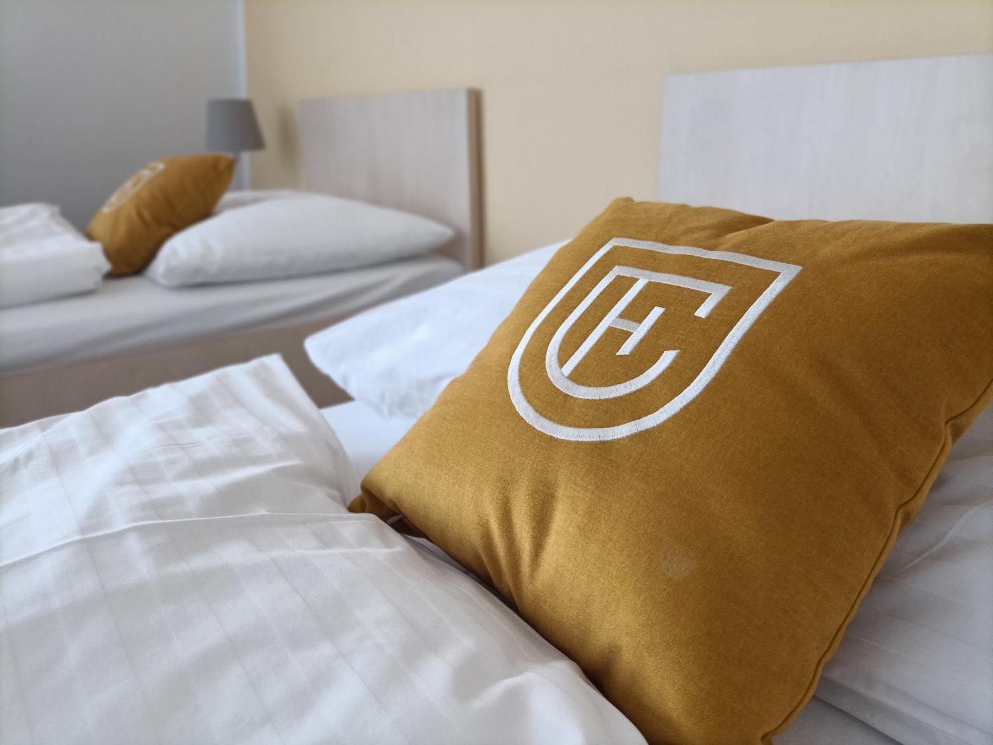 Hotel Eminent Stomfa Kültér fotó