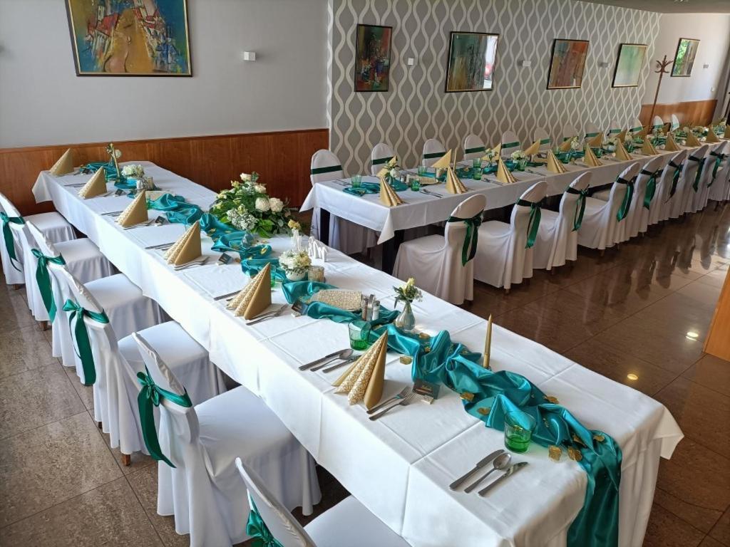 Hotel Eminent Stomfa Kültér fotó