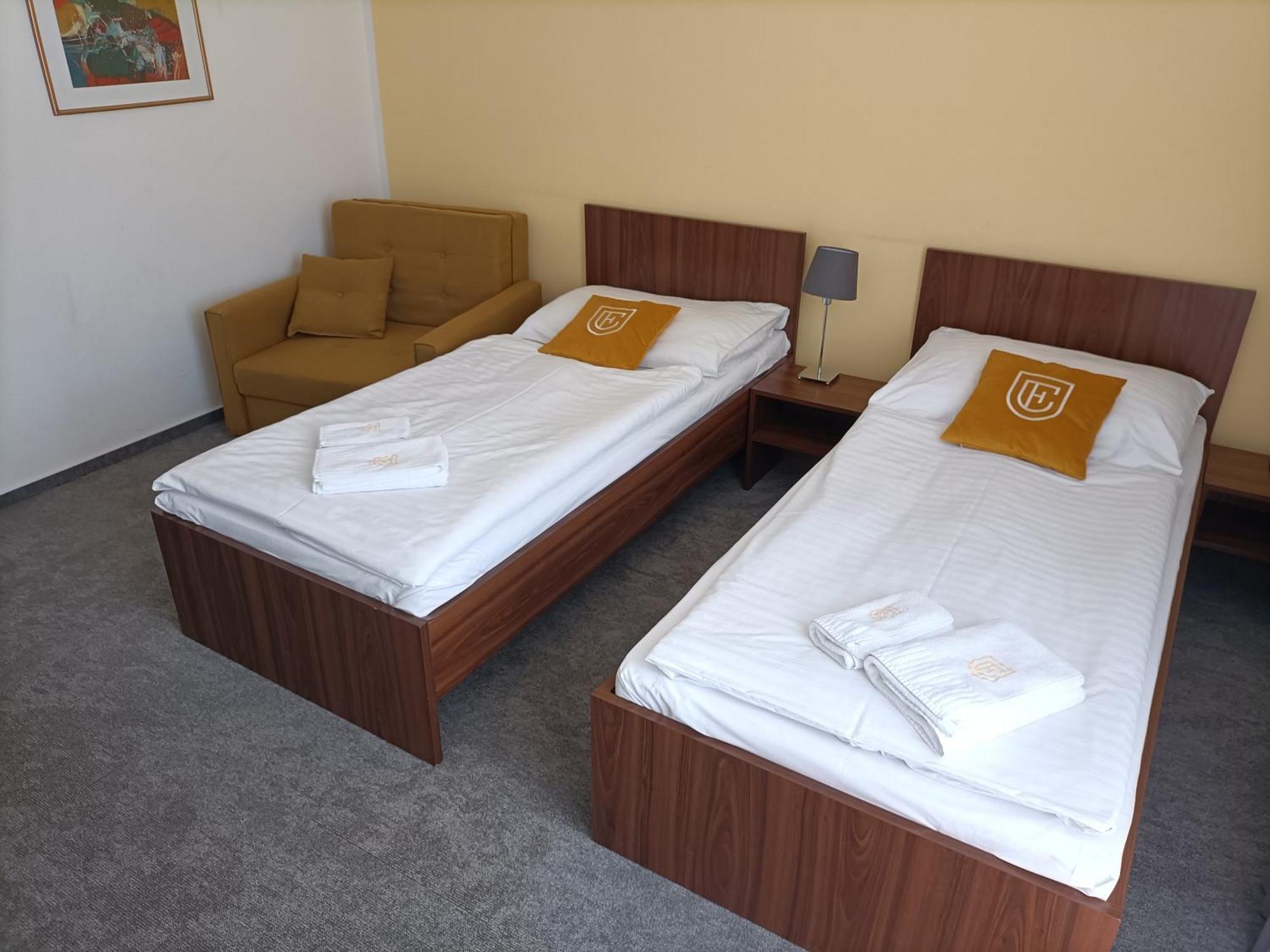 Hotel Eminent Stomfa Kültér fotó