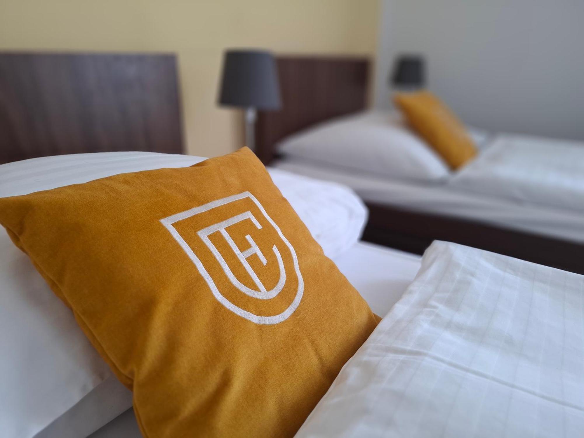 Hotel Eminent Stomfa Kültér fotó